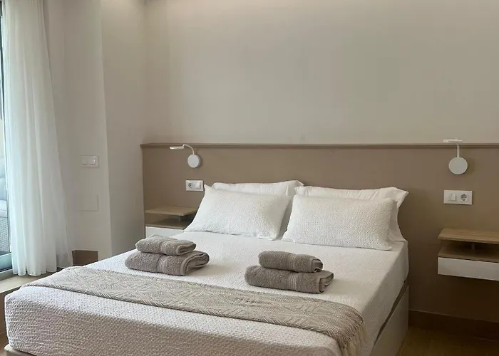 El Doce Del Ferial * Solares