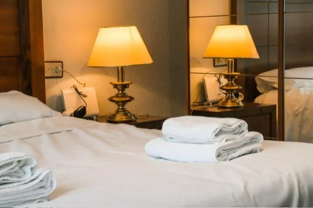 El Doce Del Ferial * Solares