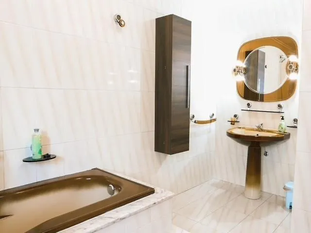 El Doce Del Ferial Solares