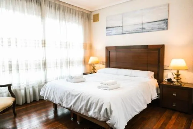 El Doce Del Ferial * Solares